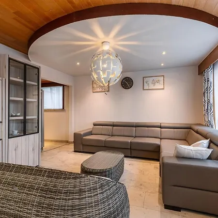 Spacious Villa Near The Beach Ferienhaus *