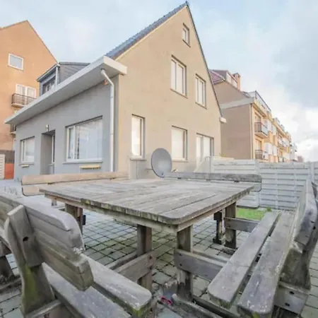 Ferienhaus Spacious Villa Near The Beach *